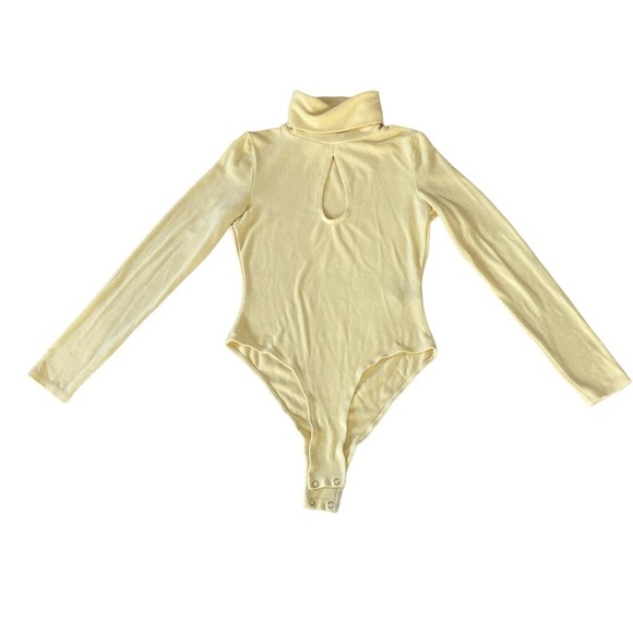 KENDALL + KYLIE Turtleneck Bodysuit With Keyhole in Vanilla Bean size S - Picture 5 of 6